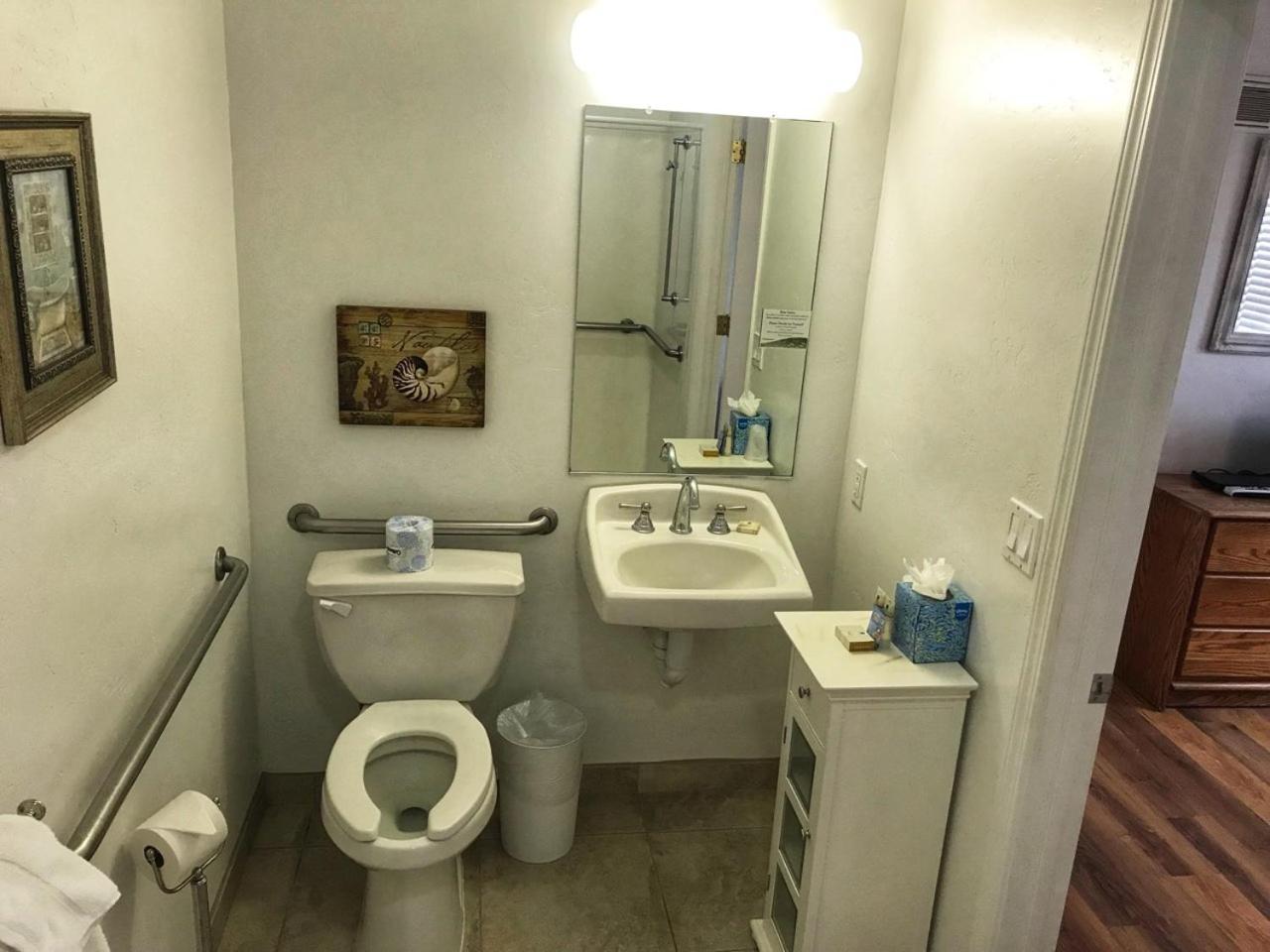 Pismo Beach Hotel Room photo