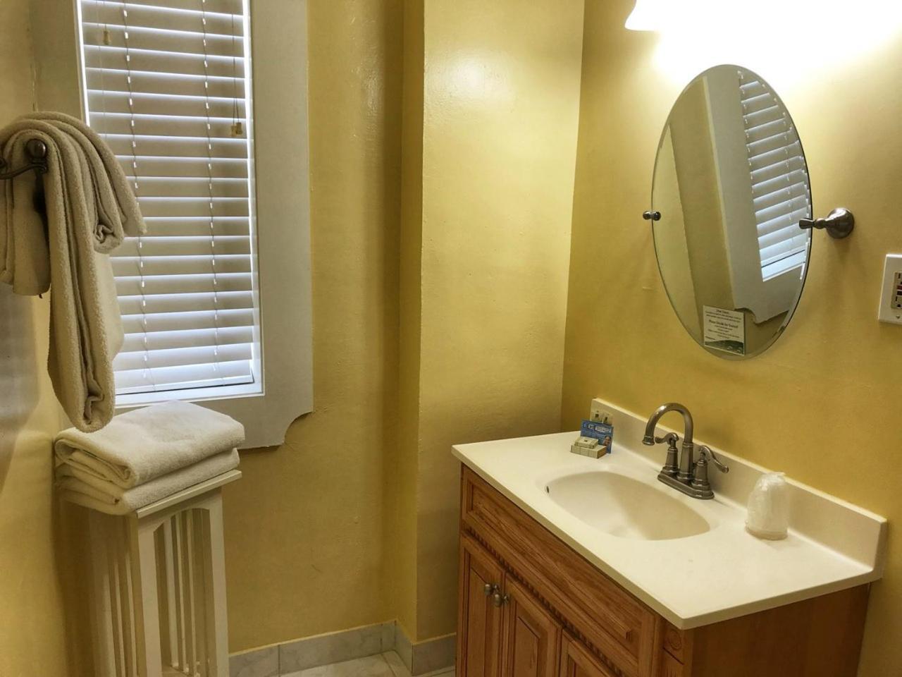 Pismo Beach Hotel Room photo