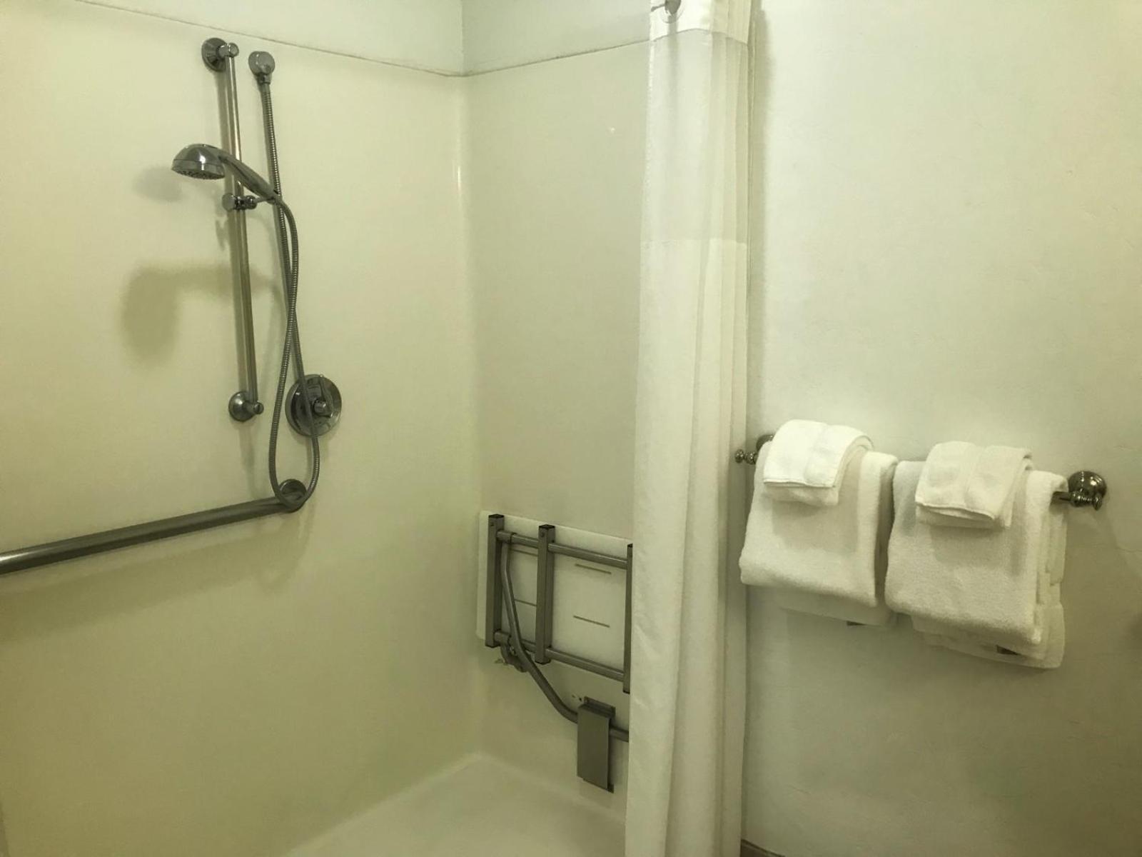Pismo Beach Hotel Room photo