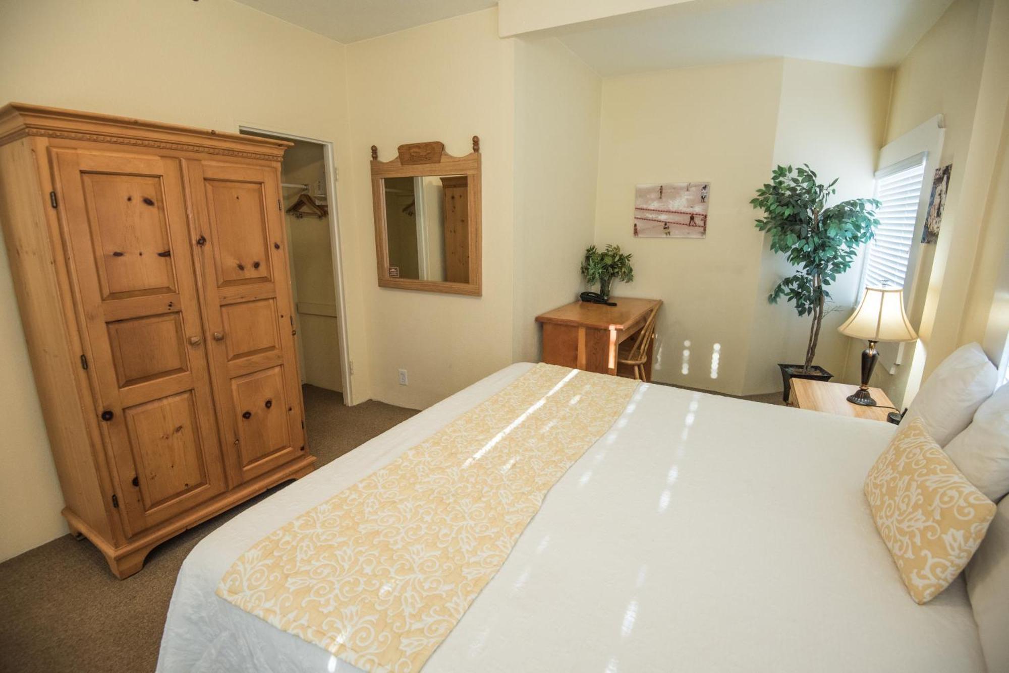 Pismo Beach Hotel Room photo